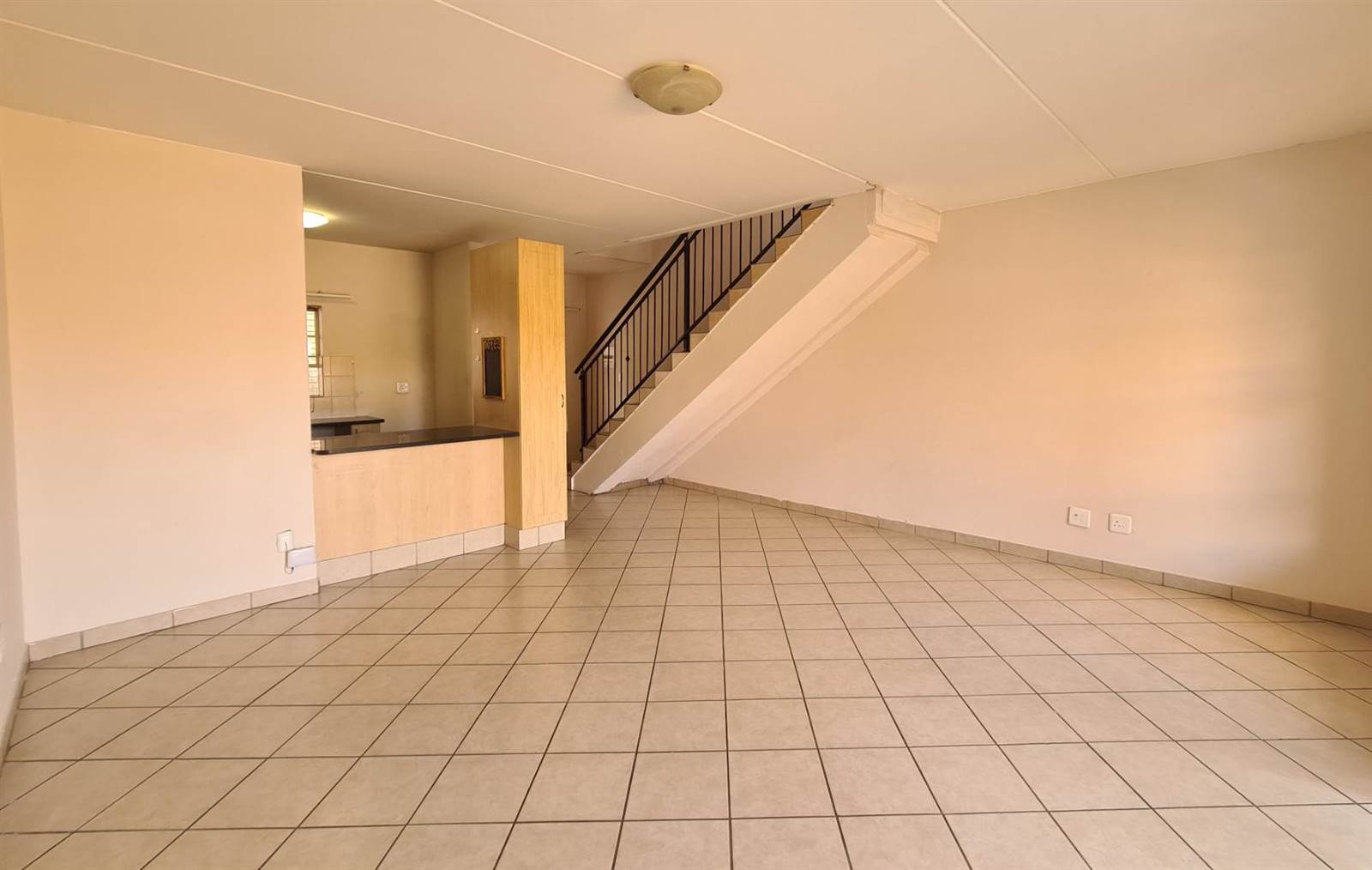 2 Bed Apartment in Hazeldean (Silverlakes Surroundings) photo number 5