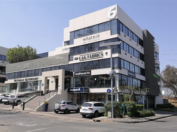 444  m² Commercial space