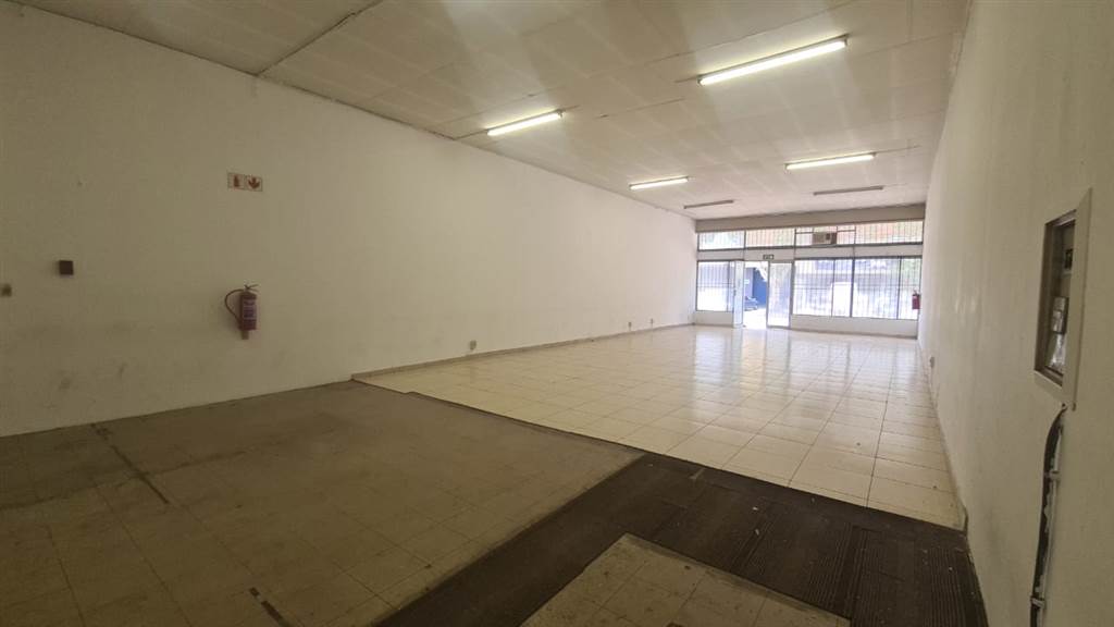 135  m² Commercial space in Pretoria Central photo number 7