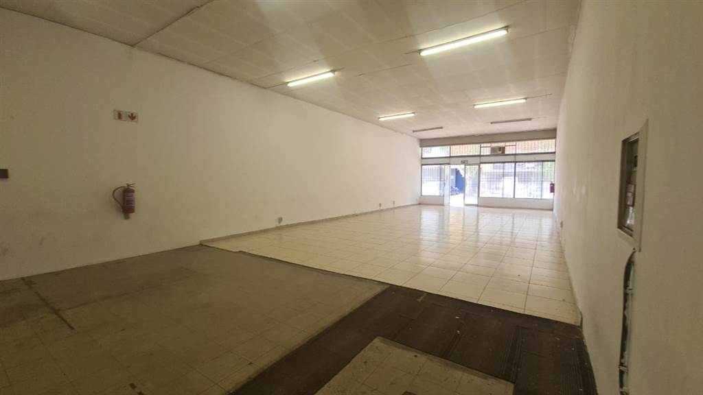 135  m² Commercial space in Pretoria Central photo number 9