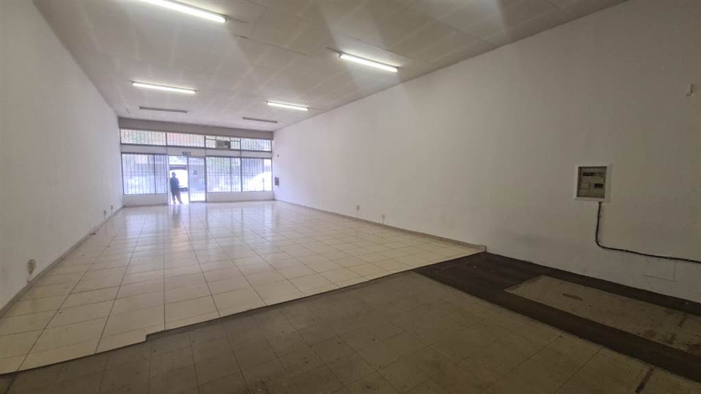 135  m² Commercial space in Pretoria Central photo number 4