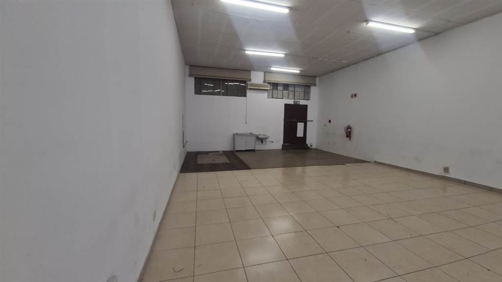135  m² Commercial space in Pretoria Central photo number 6
