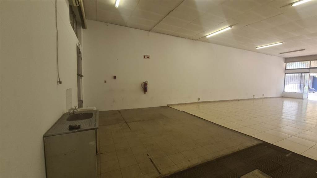 135  m² Commercial space in Pretoria Central photo number 8