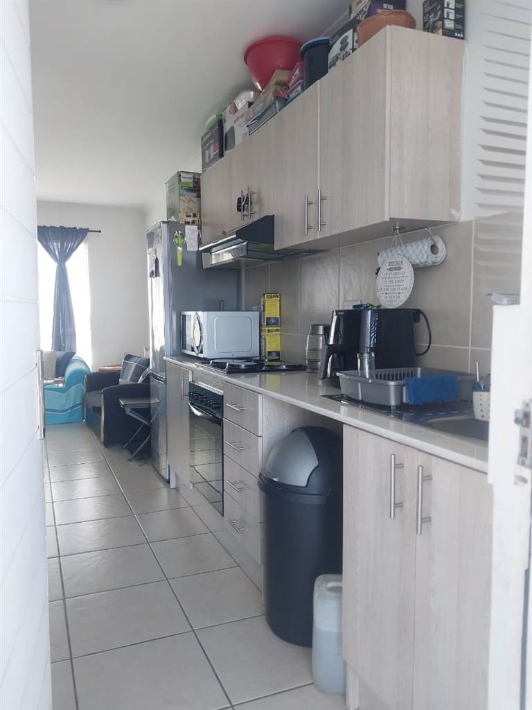 2 Bed Apartment in Parow photo number 16
