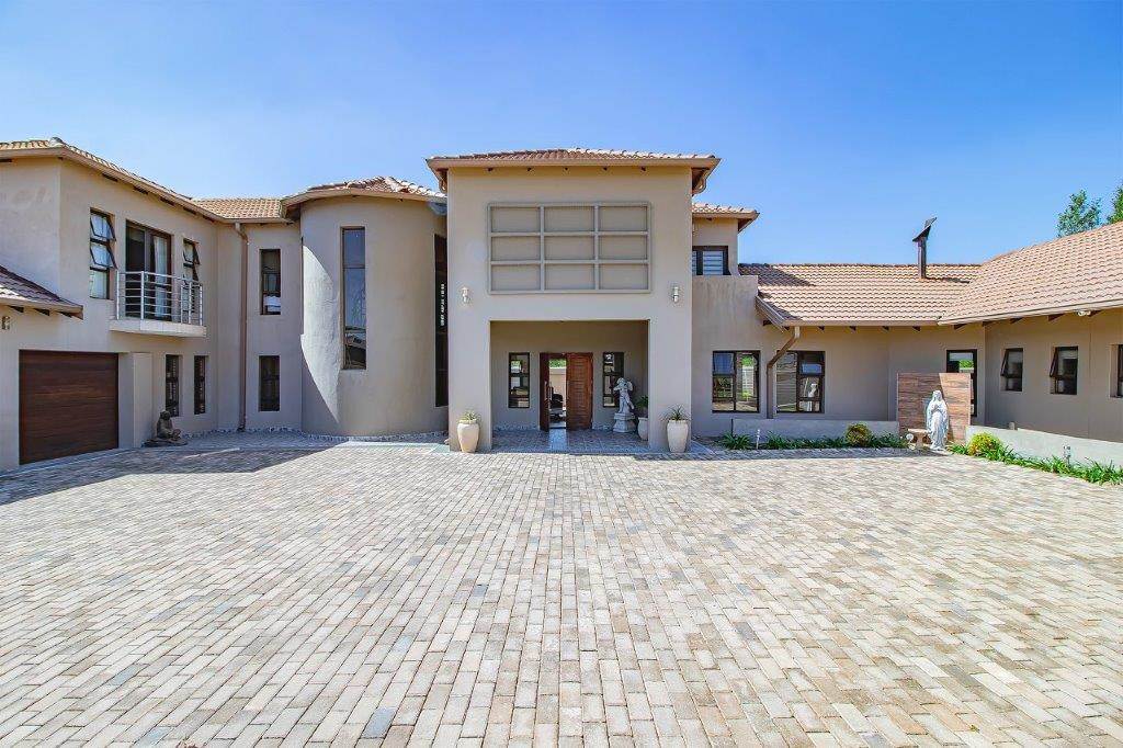 6 Bed House in Zambezi Country Estate photo number 1