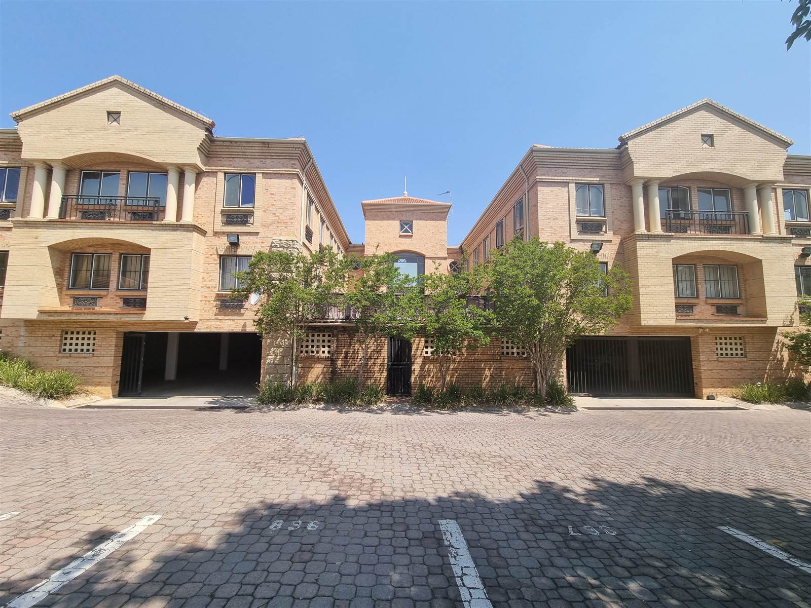 2139  m² Commercial space in Rivonia photo number 1
