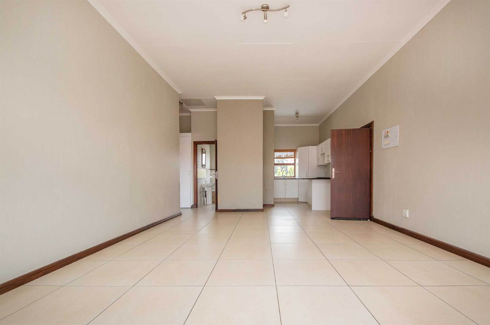 2 Bed Apartment in Honeydew photo number 6