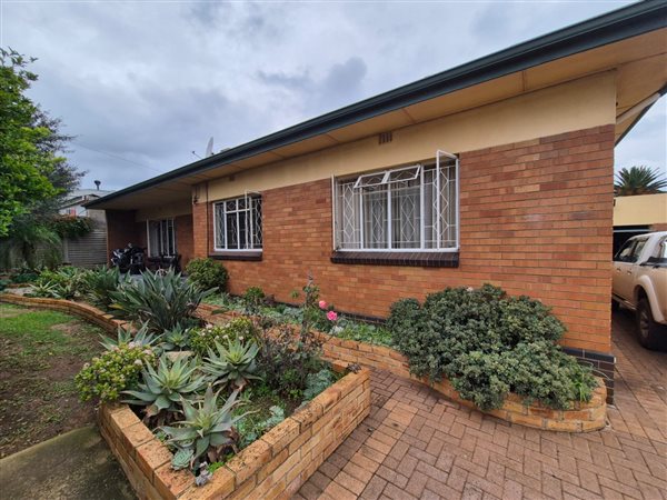 5 Bedroom House 5 Bedroom House