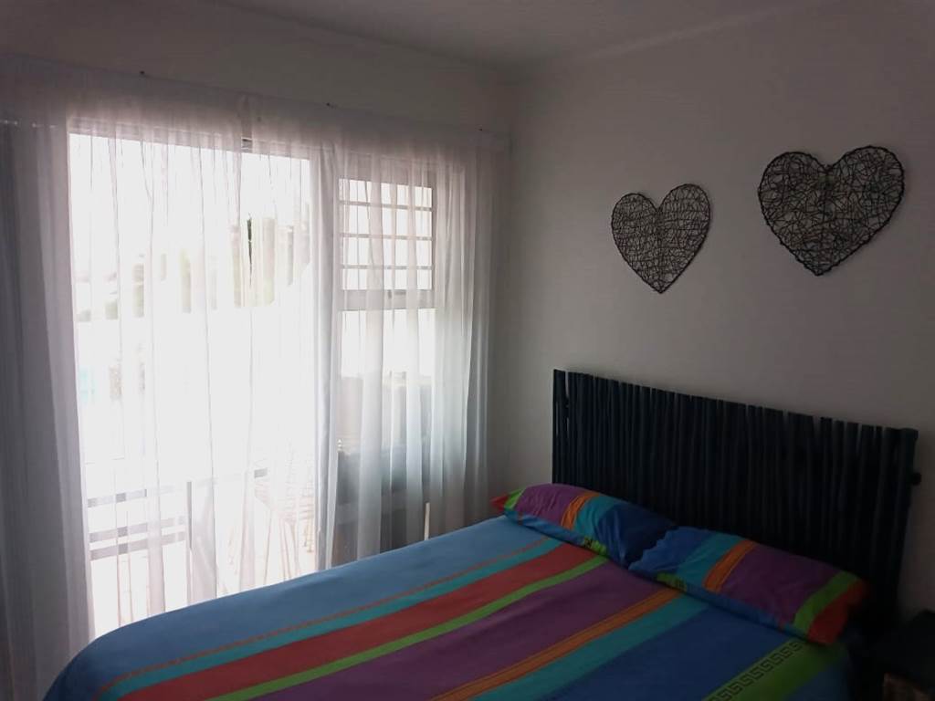 2 Bed Apartment in Velddrif photo number 17