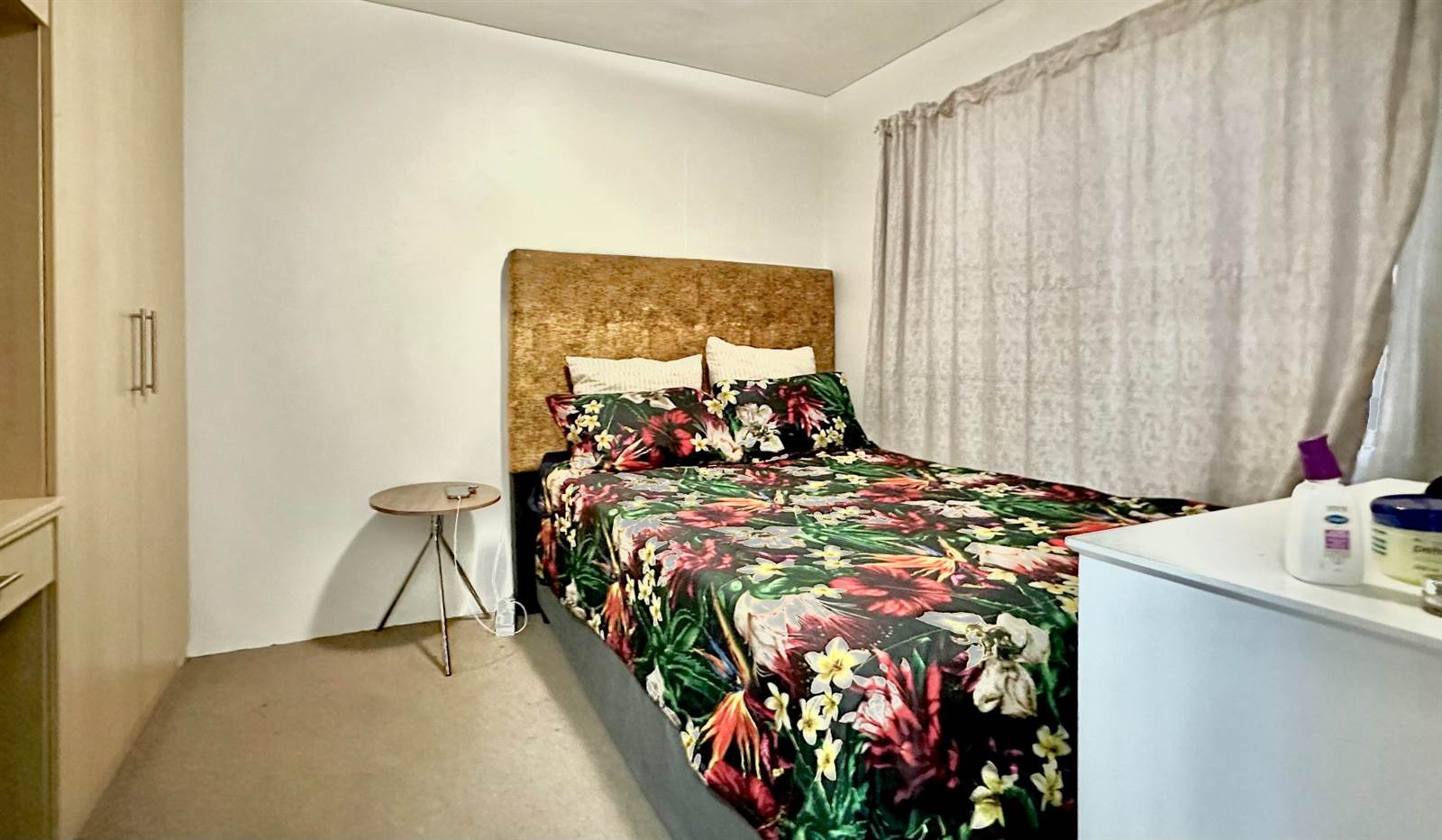 1 Bed Apartment in Zonnebloem photo number 12