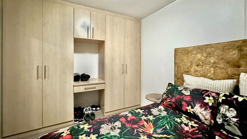 1 Bed Apartment in Zonnebloem photo number 13