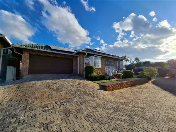 3 Bedroom Townhouse 3 Bedroom Townhouse