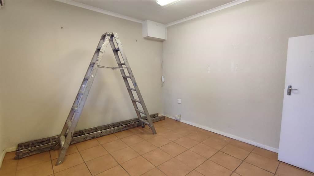 70  m² Commercial space in Bedfordview photo number 11