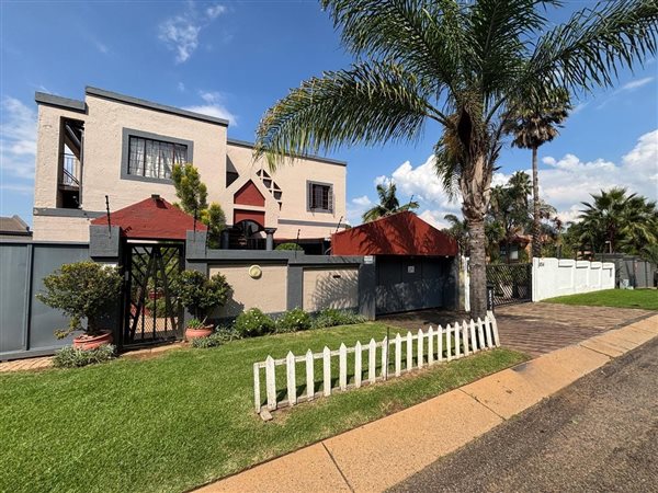 4 Bedroom House 4 Bedroom House
