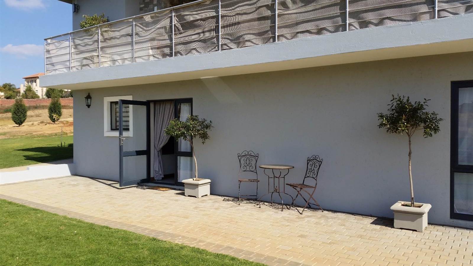 1 Bed Apartment in Mooikloof Equestrian Estate photo number 1