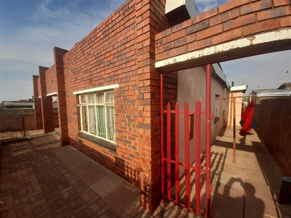 2 Bed House in Soweto Central