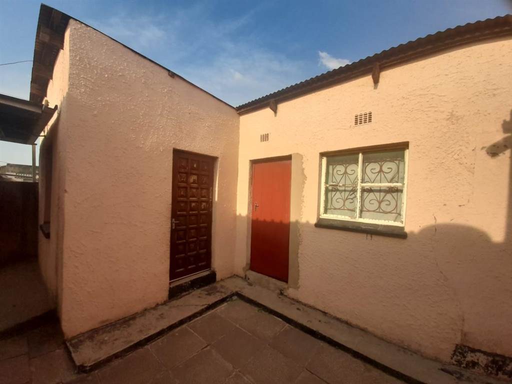 2 Bed House in Soweto Central photo number 7