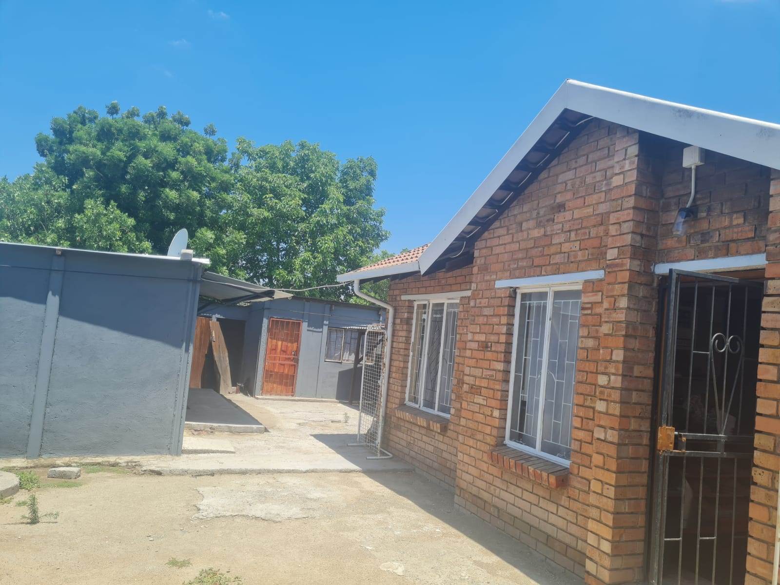 2 Bed House in Boitekong photo number 16