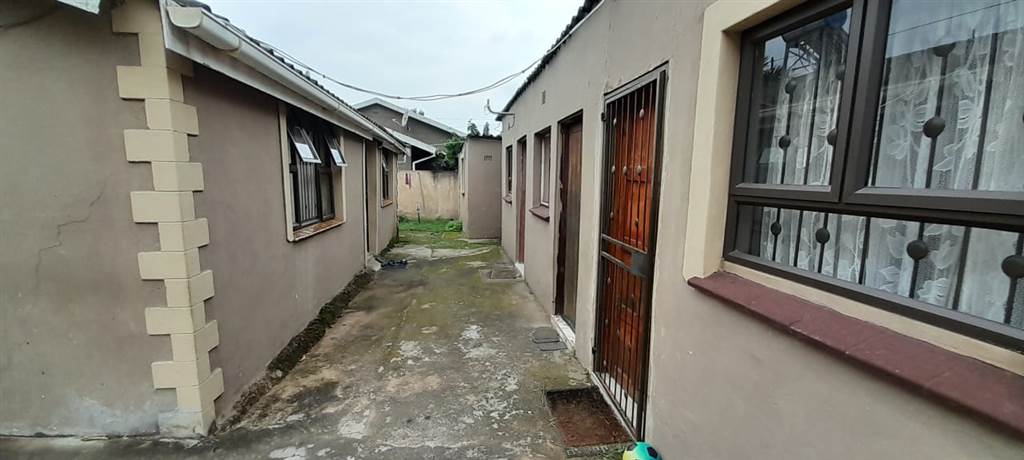 2 Bed House in Umlazi photo number 13