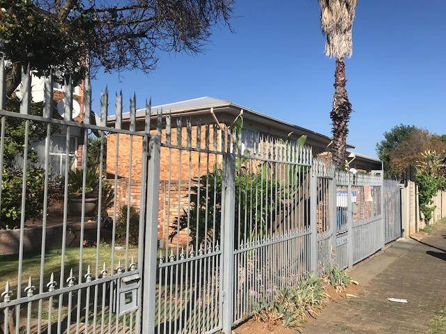 3 Bed Townhouse in Kempton Park Ext 4 photo number 2