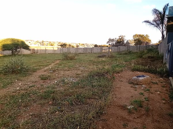 1020 m² Land available in Thornhill