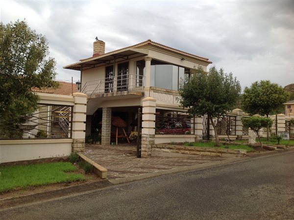 6 Bed House in Ladybrand