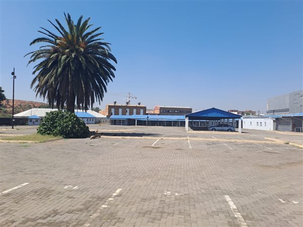 1500  m² Commercial space in Village Deep