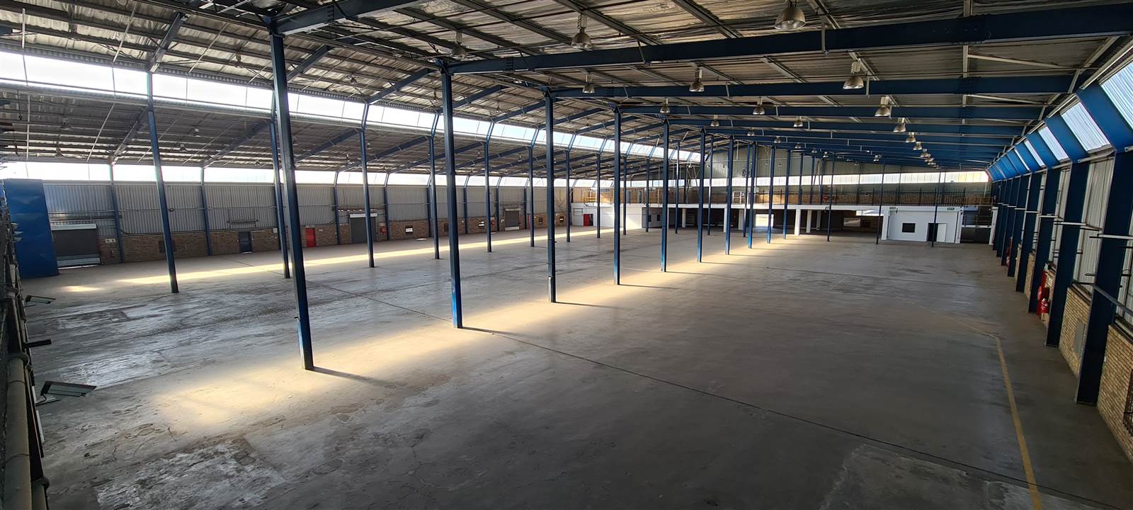 9000  m² Industrial space in Meadowdale photo number 2