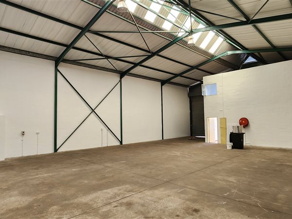 330  m² Industrial space