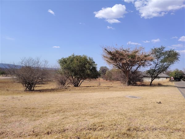 3 674 m² Land