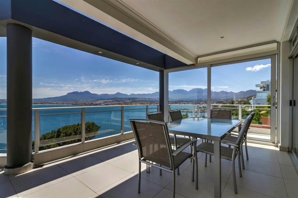 4 Bed House in Gordons Bay Central photo number 30