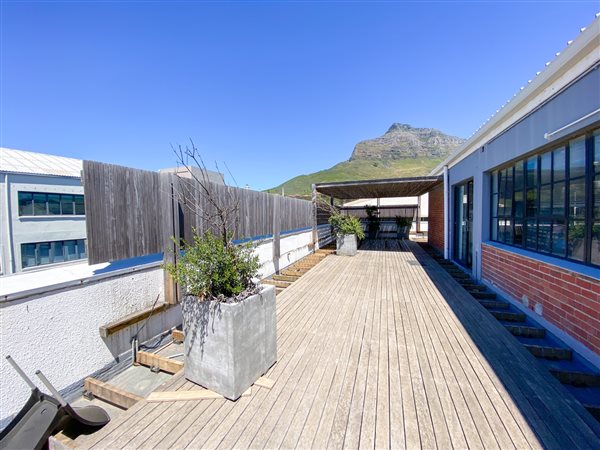 486  m² Commercial space