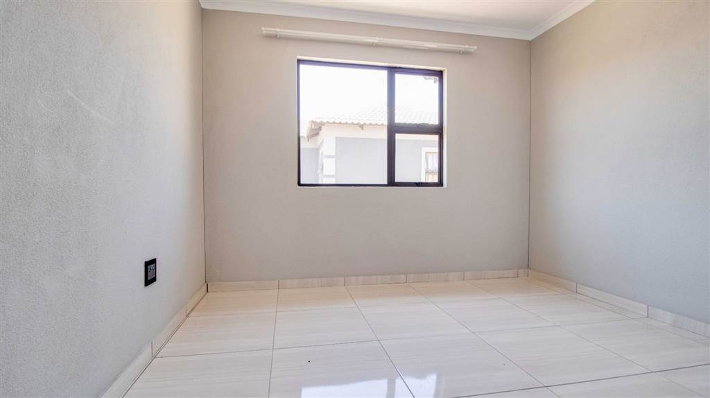 3 Bed House in Reiger Park photo number 23