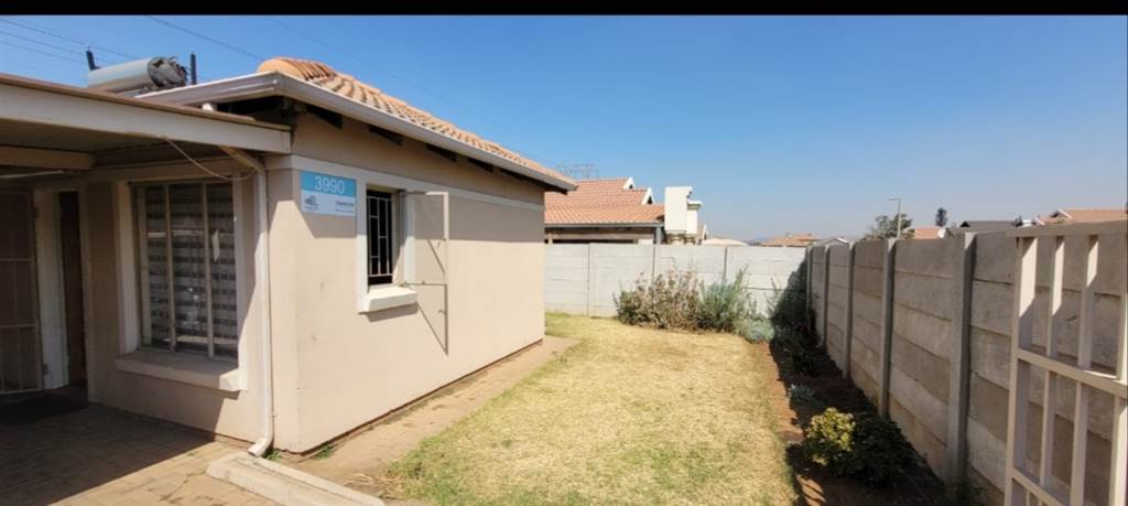 2 Bed House in Leopards Rest Security Estate photo number 11
