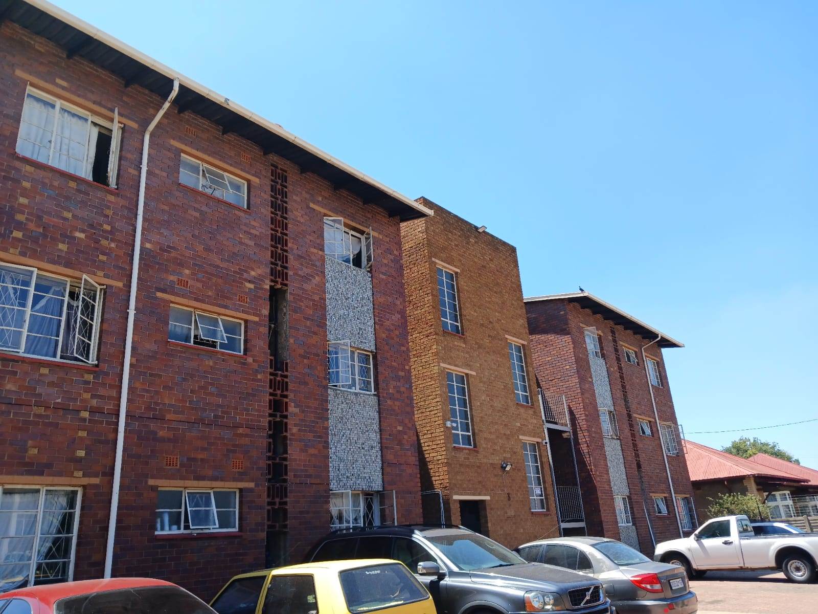 2 Bed Apartment in Germiston Central photo number 16