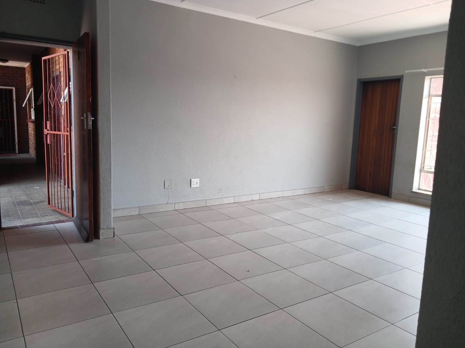 2 Bed Apartment in Germiston Central photo number 15