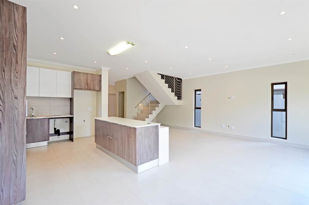 3 Bed Townhouse in Bryanston photo number 7