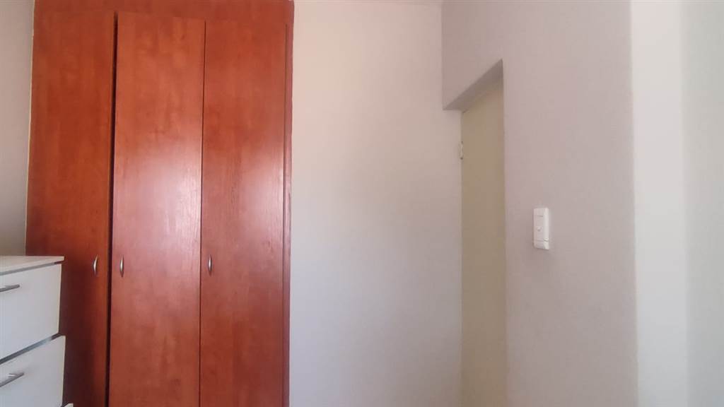 2 Bed Flat in Rustenburg Central photo number 13