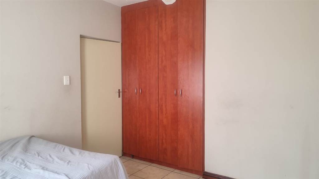 2 Bed Flat in Rustenburg Central photo number 12