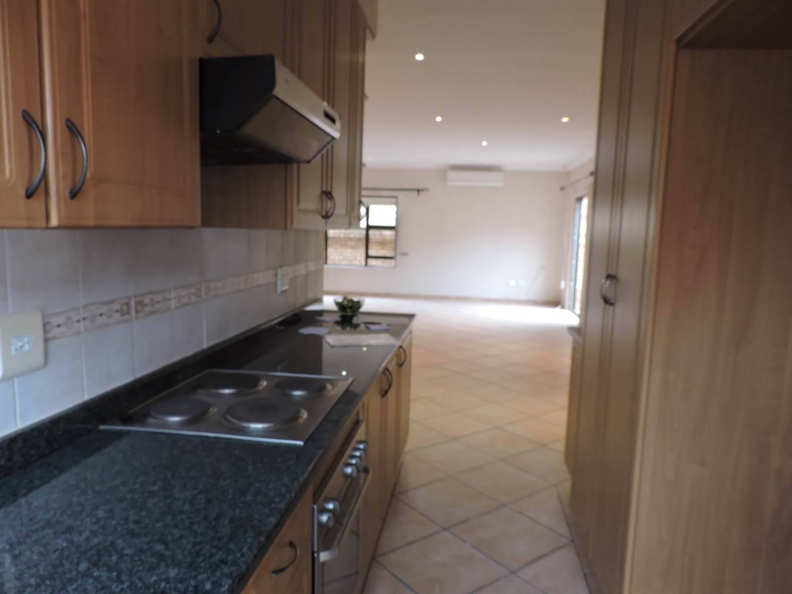 3 Bed Townhouse in Chancliff Ridge photo number 11