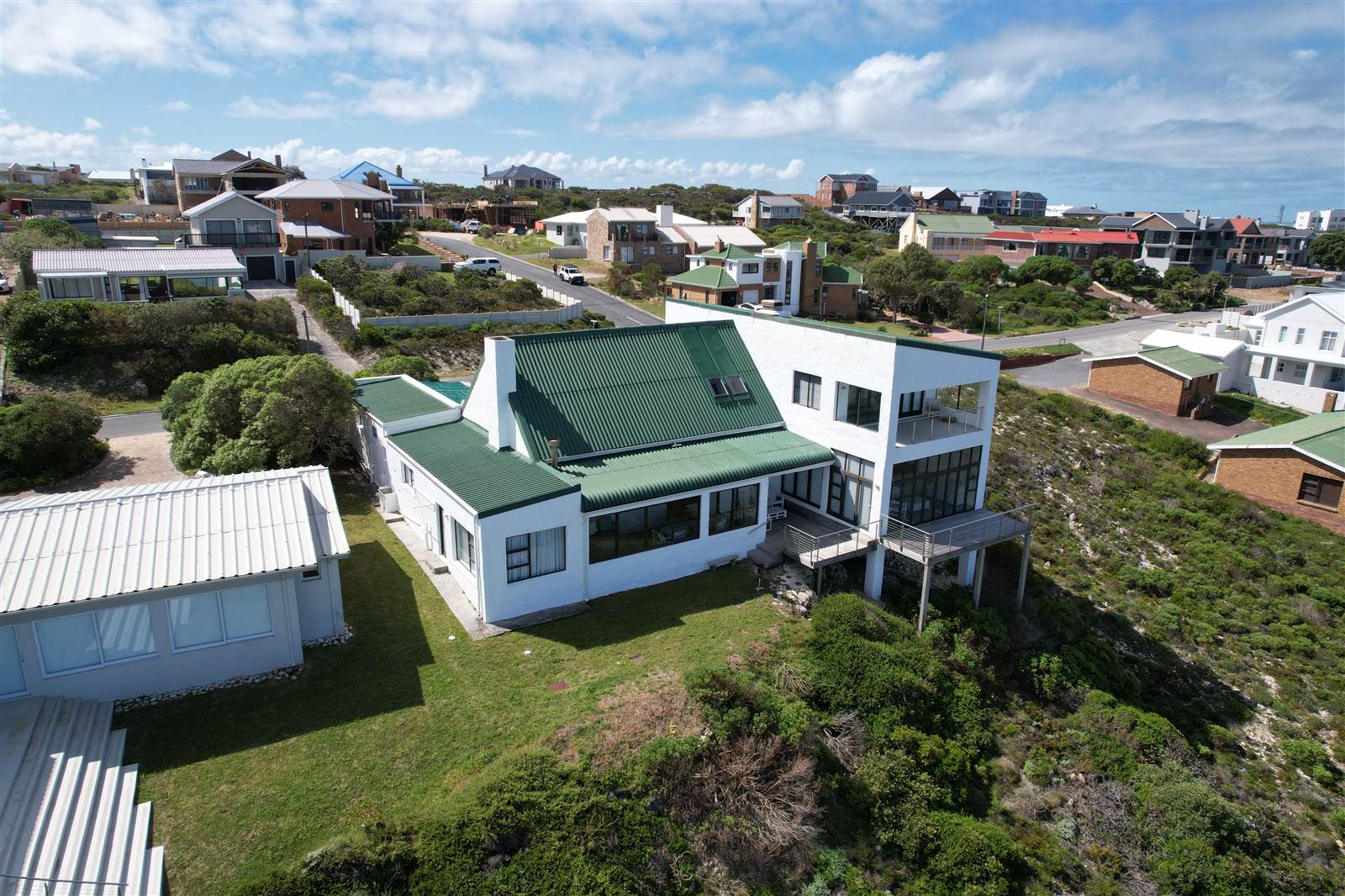 6 Bed House in Struisbaai photo number 3