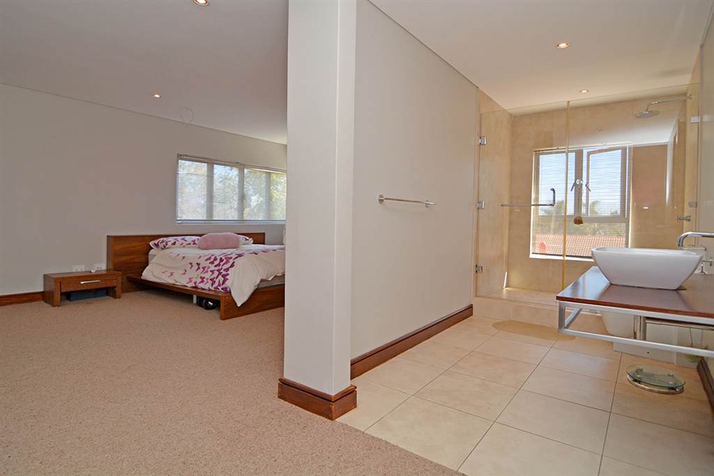 5 Bed House in Fourways Gardens photo number 25