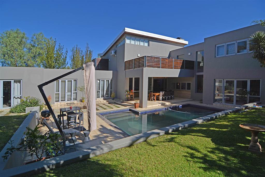 5 Bed House in Fourways Gardens photo number 2