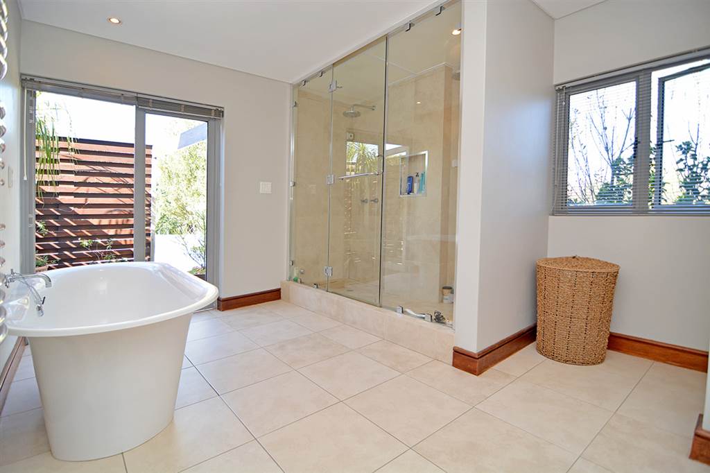 5 Bed House in Fourways Gardens photo number 20