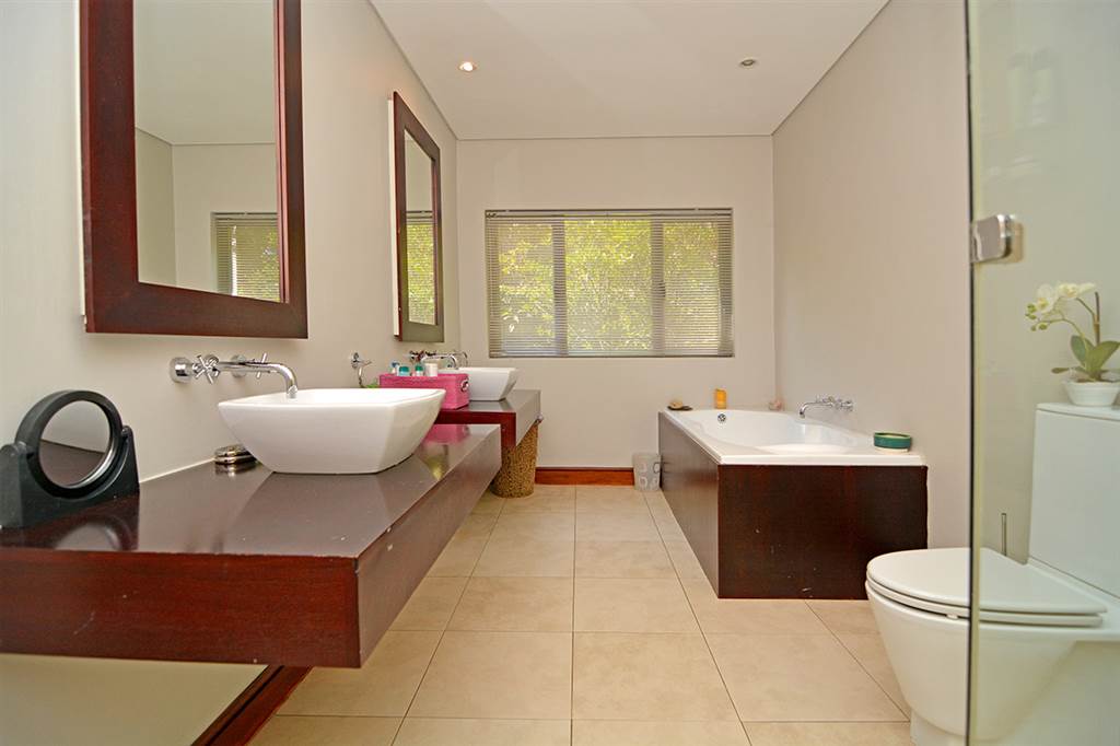 5 Bed House in Fourways Gardens photo number 29
