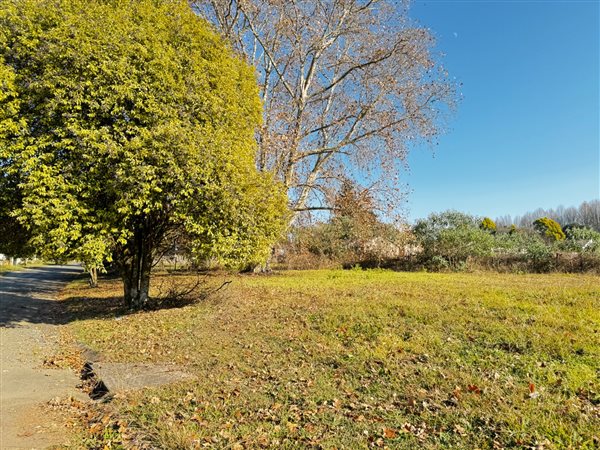 1 182 m² Land