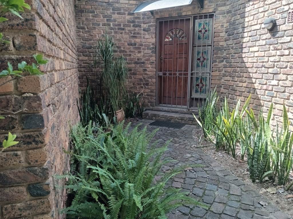 3 Bed House in Johannesburg North photo number 5
