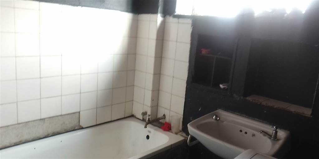 2 Bed Flat in Rosettenville photo number 8