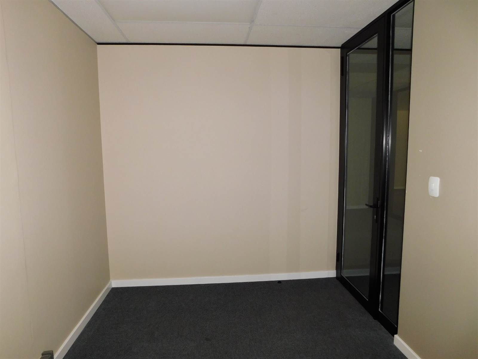 135  m² Office Space in Hyde Park photo number 14