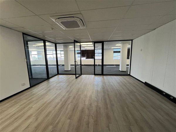 512  m² Commercial space